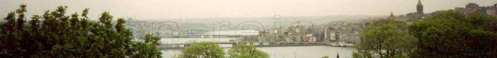 Istanbul die Stadt am Bosporus im Norden der Türkei die Asien mit den zwei Brücken mit Europa verbindet.